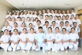 外籍患者康复出院，精心治疗获“点赞”——淮南市第一人民医院骨科成功为一名外国留学生施行关节镜下前交叉韧带重建手术图片