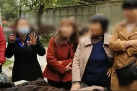 四川岳池一小区自来水洗衣服后褪色？自来水公司：符合饮用水标准，已取样送检图片