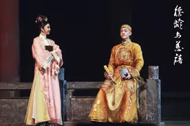 今天与沪上媒体见面，再演《德龄与慈禧》这部“神剧”，郑云龙变了……图片