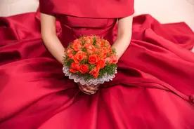 山东邹平打击恶俗婚闹，严禁强行亲吻搂抱新娘伴娘图片