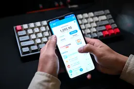 “花呗、借呗不得向大学生放款”冲上热搜，校园里的贷款再迎强监管图片