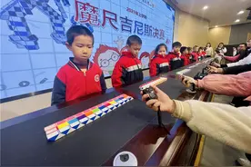 青龙湾小学校园吉尼斯：冲击极限 挑战潜能图片