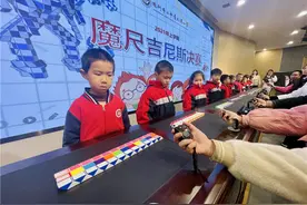 青龙湾小学校园吉尼斯：冲击极限 挑战潜能图片