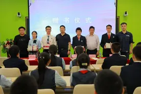 金牌教练加入，助力华附龙园首届强基班起航图片