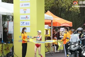 好样的！杨家玉破女子20公里竞走世界纪录，网友：比我跑得还快图片