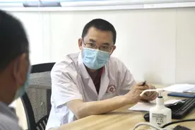 凌晨3点盯着天花板发呆，杭州大伯以为自己得了绝症，每天是不是非要睡足8小时？图片