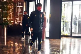现场｜国足开启世预赛集训：四大主力受伤，李铁战术保密图片