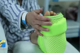 44秒｜“秒杀”传统石膏！中国科学家研发出液态金属“外骨骼”视频封面