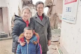 在厦门一场车祸中奇迹降生 今年七岁的他同奶奶与姐姐在四川老家生活图片