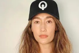 吴彦祖前女友Maggie Q公布自拍美照，42岁散发健康美图片