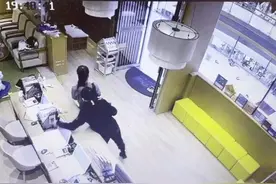 东北一地多家商场报案！这俩女人，行为迷惑……4条监控曝光图片