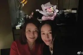 张钧甯为妈妈庆生 母女二人贴脸自拍似姐妹花图片