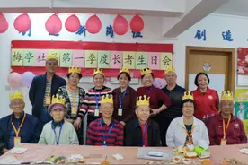 梅亭社区长者齐聚一堂共贺生日图片
