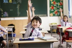杭州一小学家长会 班主任：小升初不用考试 家长盯牢孩子图片