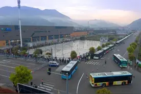 2021宁波清明开通13条公交扫墓专线，已有5.7万余人成功预约清明节现场祭扫图片