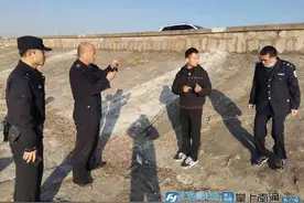 非法垂钓长江鲈鱼 南通一男子凌晨偷钓被查图片