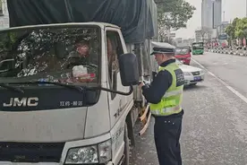 即日起，桂林交警治理市区拖拉机、低速载货汽车违规通行 | 创城再出发图片