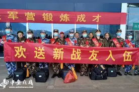 「组图」安徽铜陵：老兵欢送新兵入伍图片