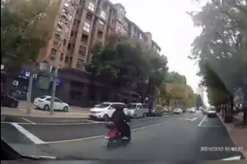 “真的闯祸了！”丈夫指导妻子练开车，结果错把油门当刹车撞死人图片