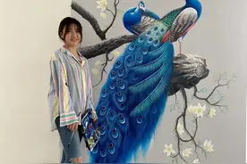 画壁画走红！专访95后高颜值“刮腻子女孩”：建立工作室，热爱才会做到极致图片