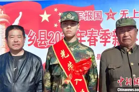 河北平乡爷孙三代传递军旅“接力棒”图片