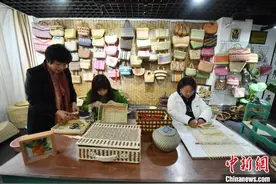 小小玉米叶成创富密码：吉林大姐带着农民编出新生活图片