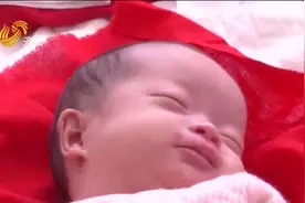倾家荡产生下双胞胎 58岁高龄产妇回应质疑视频封面