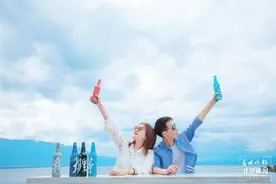 洱海畔成大型旅拍“摄影棚”：最大客群90后，最火道具吉普车图片