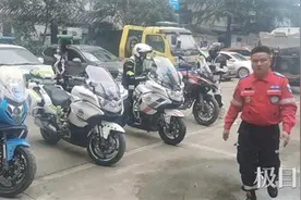 武汉有群骑摩托车的“义务救护员”，投身公益背后面临现实尴尬图片
