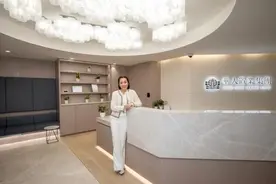 甘比透露女总裁生活，曝丈夫刘銮雄已不参与公司运营图片