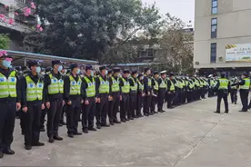 东莞石龙公安重拳出击，全面开展违法摩托车查缴行动图片