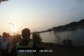 准丈母娘“棒打鸳鸯”，佛山小伙一天连做三次这事！阿sir：胡闹图片