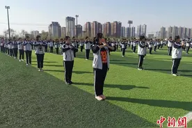 看“少年拳”武术操：河北衡水中学探索课间操新模式图片