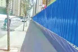 郑州未来路一工地设置“假围墙”？街道办事处回应了图片