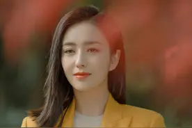 佟丽娅黄色西装干练大气 彰显摩登时尚女性魅力图片