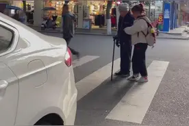 暖心 你小心翼翼的样子真可爱图片