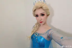 在逃公主！娄艺潇cos艾莎 妆容精致形美神似图片