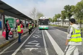 公交与地铁无缝对接 武汉公交多举措方便清明市民出行图片