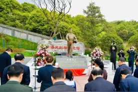 生命仅剩4.4秒你会干什么？一位舰载战斗机飞行员这样选择图片