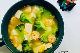 用西兰花虾仁玉米豆腐汤 可以勾住家人的胃图片