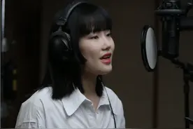 歌手黄龄：成为静安区红色文化推广大使的首个工作，还是唱歌图片