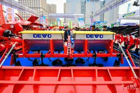 第十二届内蒙古农牧业机械展览会在呼和浩特开幕图片