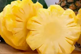 菠萝别再用盐水泡！老板教你2招，简单省事口感棒图片