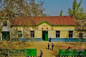 极具年代感的阎良车站将拆除？市民纷纷留念打卡图片