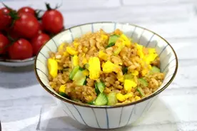 料足口感好，你一定喜欢的酱油炒饭图片