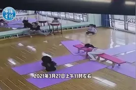 机智！小女孩一个举动救了老师图片