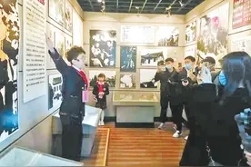 少先队员讲英雄爷爷的抗日故事图片