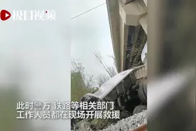 大挂车从三环线坠落后续：司机无生命危险，因承重问题暂无法用吊车救援图片