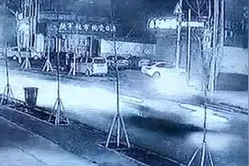 监拍河南6死6伤车祸发生前：疑有执法车辆在后追赶视频封面