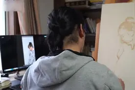 一位父亲的独特“晒娃”笔记：画油画记录女儿成长视频封面